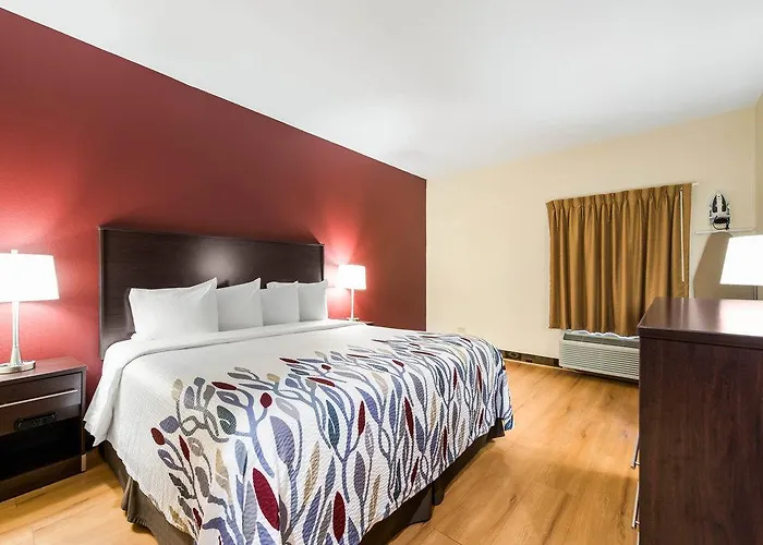 Econo Inn&suites Hotel