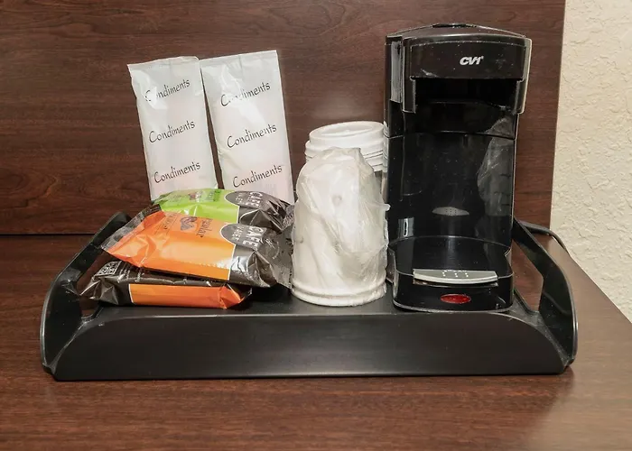 Econo Inn&suites Hotel