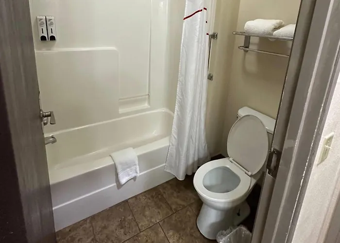 Econo Inn&suites Hotel