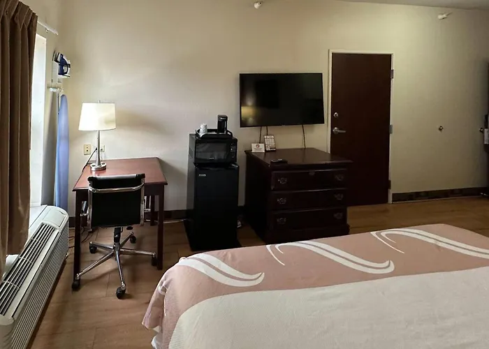 Econo Inn&suites 3*