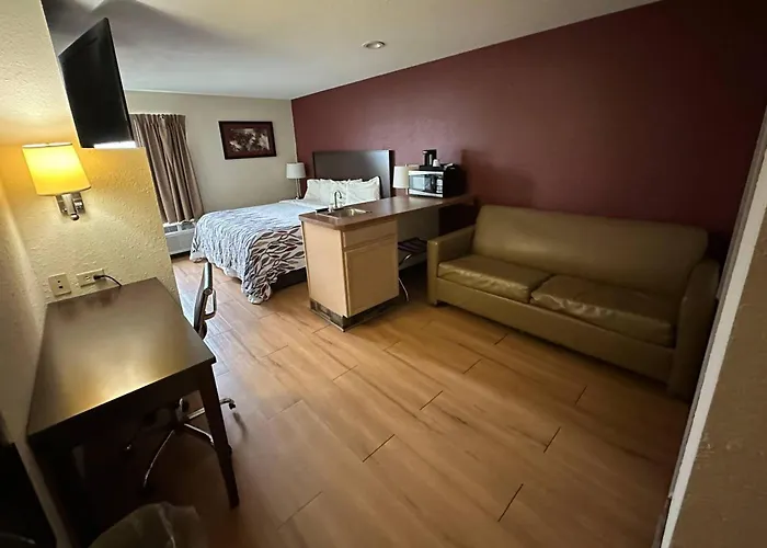Econo Inn&suites Hotel