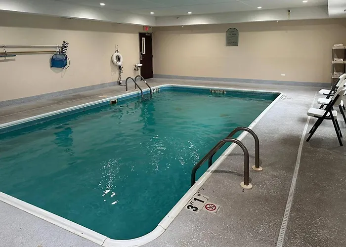 Econo Inn&suites Hotel
