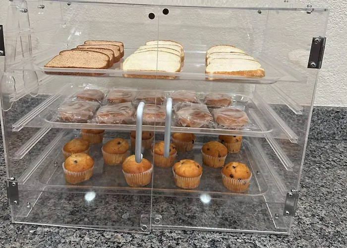Hotel Econo Inn&suites 3*
