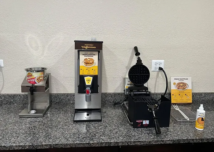Econo Inn&suites Hotel 3*