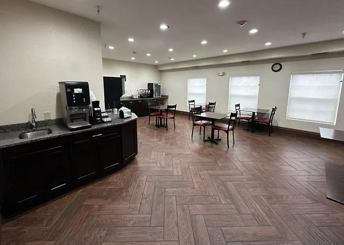 Econo Inn&suites Hotel