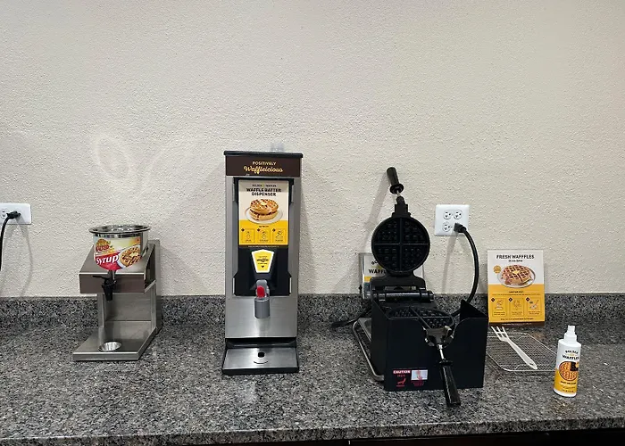 Hotel Econo & 3*