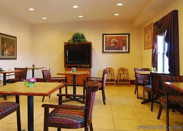 Hotel Econo Inn&suites 3*