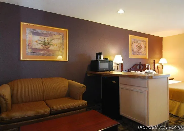 Econo Inn&suites Hotel 3*