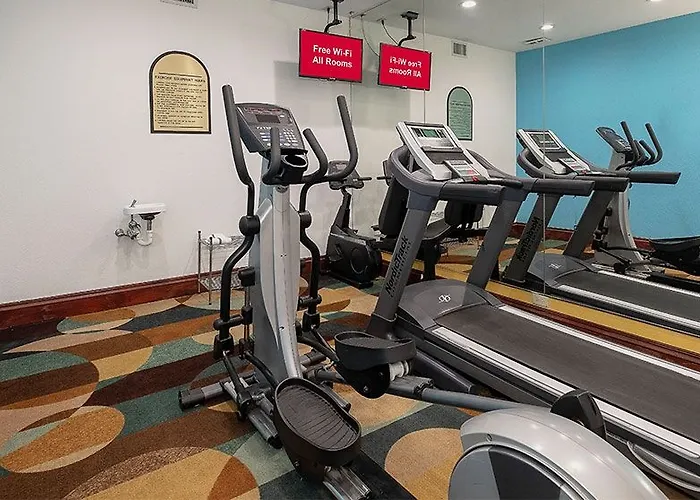 Econo Inn&suites Hotel